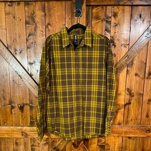 NWOT Mountain Hardware button up